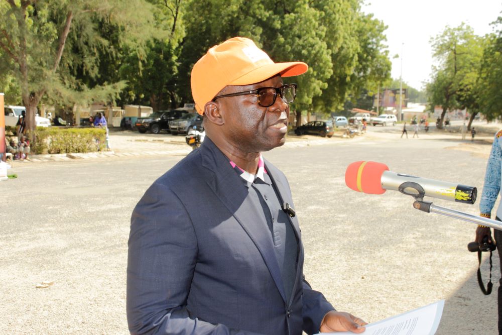 During his official visit to Cameroon, Dr. Sennen Hounton, UNFPA Regional Director for West and Central Africa participated in a ceremony to distribute dignity kits to flood-affected women and girls in Maroua.